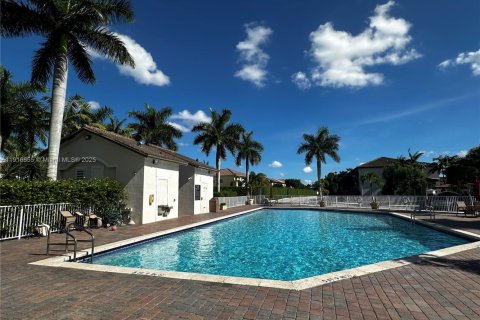 Снять в аренду кондоминиум в Дорал, Флорида 3 спальни, 116.69м2, № 1973682 - фото 24