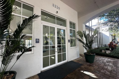 Снять в аренду кондоминиум в Дорал, Флорида 3 спальни, 116.69м2, № 1973682 - фото 27