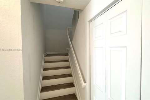 Снять в аренду кондоминиум в Дорал, Флорида 3 спальни, 116.69м2, № 1973682 - фото 12