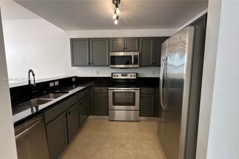 Снять в аренду кондоминиум в Дорал, Флорида 3 спальни, 116.69м2, № 1973682 - фото 8