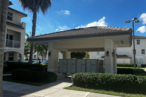 Снять в аренду кондоминиум в Дорал, Флорида 3 спальни, 116.69м2, № 1973682 - фото 25