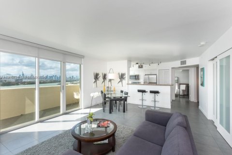Copropriété à louer à Miami Beach, Floride: 2 chambres, 104.98 m2 № 2047514 - photo 4