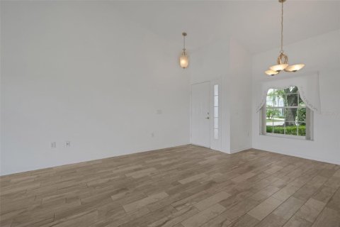 Condo in Davenport, Florida, 2 bedrooms  № 2214209 - photo 11