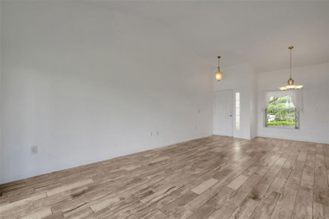 Condo in Davenport, Florida, 2 bedrooms  № 2214209 - photo 9