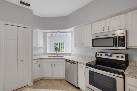 Condo in Davenport, Florida, 2 bedrooms  № 2214209 - photo 13
