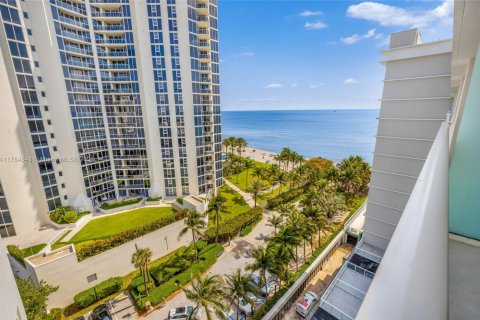 Hôtel, hôtellerie à vendre à Sunny Isles Beach, Floride: 33.44 m2 № 1958818 - photo 2