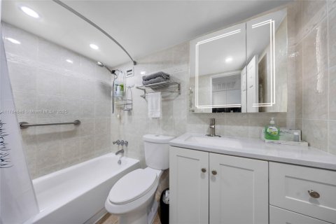 Hôtel, hôtellerie à vendre à Sunny Isles Beach, Floride: 33.44 m2 № 1958818 - photo 7