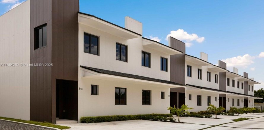 Кондоминиум с 4 спальнями в Флорида-Сити, Флорида № 1962526