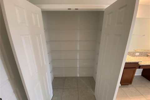 Villa ou maison à louer à Davenport, Floride: 4 chambres, 228.54 m2 № 1906074 - photo 26