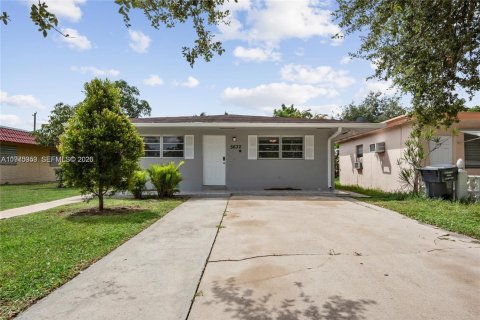 Дом в Холливуд, Флорида 3 спальни, 145.67м2 № 2031072