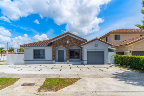 House in Homestead, Florida 3 bedrooms, 146.14 sq.m. № 1766706 - photo 1