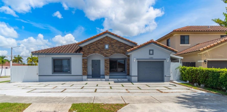 House in Homestead, Florida 3 bedrooms, 146.14 sq.m. № 1766706