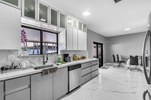 House in Homestead, Florida 3 bedrooms, 146.14 sq.m. № 1766706 - photo 10