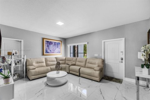 House in Homestead, Florida 3 bedrooms, 146.14 sq.m. № 1766706 - photo 4