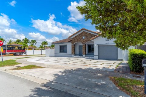 House in Homestead, Florida 3 bedrooms, 146.14 sq.m. № 1766706 - photo 2