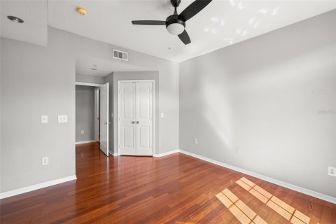 Condo in Tampa, Florida, 1 bedroom  № 1876451 - photo 13