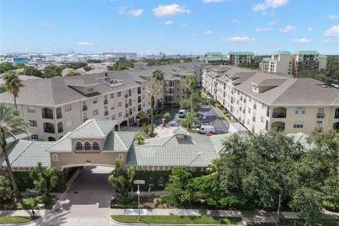 Condo in Tampa, Florida, 1 bedroom  № 1876451 - photo 1