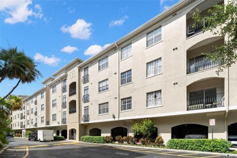 Condo in Tampa, Florida, 1 bedroom  № 1876451 - photo 28