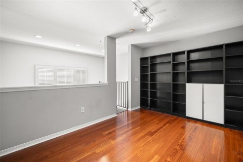 Condo in Tampa, Florida, 1 bedroom  № 1876451 - photo 17