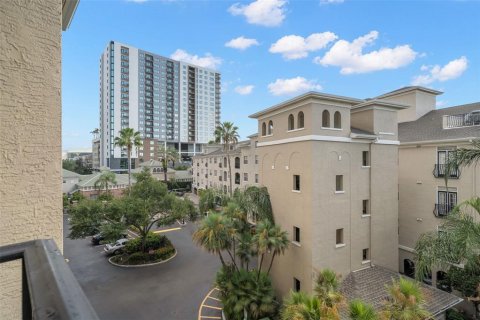 Condo in Tampa, Florida, 1 bedroom  № 1876451 - photo 19