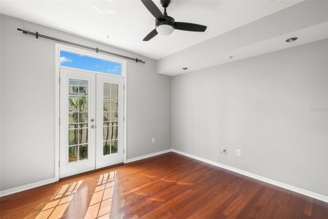 Condo in Tampa, Florida, 1 bedroom  № 1876451 - photo 12