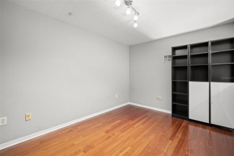 Condo in Tampa, Florida, 1 bedroom  № 1876451 - photo 18