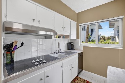 Купить кондоминиум в Форт-Лодердейл, Флорида 1 спальня, 71.53м2, № 1933627 - фото 11