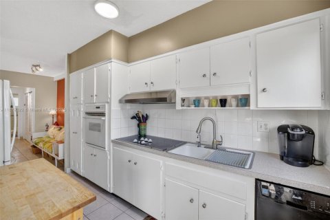 Купить кондоминиум в Форт-Лодердейл, Флорида 1 спальня, 71.53м2, № 1933627 - фото 12