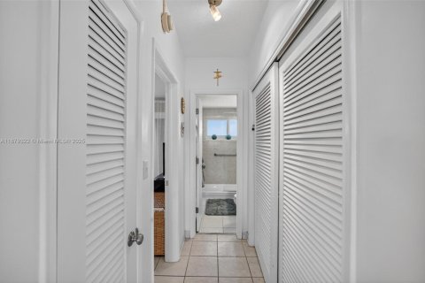 Купить кондоминиум в Форт-Лодердейл, Флорида 1 спальня, 71.53м2, № 1933627 - фото 13