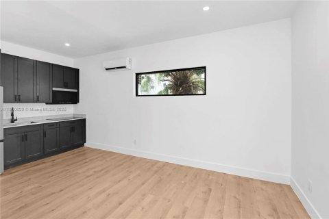 Villa ou maison à louer à Miami Beach, Floride: 1 chambre, 400.87 m2 № 1856847 - photo 5