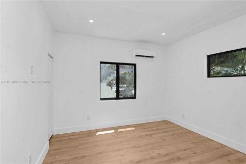 Villa ou maison à louer à Miami Beach, Floride: 1 chambre, 400.87 m2 № 1856847 - photo 8