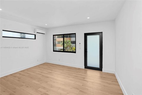 Villa ou maison à louer à Miami Beach, Floride: 1 chambre, 400.87 m2 № 1856847 - photo 6