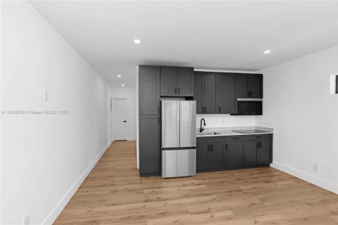 Villa ou maison à louer à Miami Beach, Floride: 1 chambre, 400.87 m2 № 1856847 - photo 3