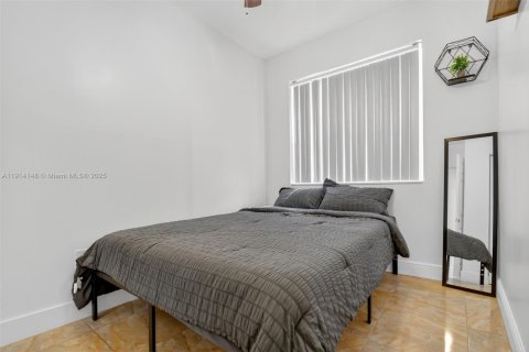 Casa en venta en North Miami, Florida, 5 dormitorios, 143.26 m2 № 1969601 - foto 11