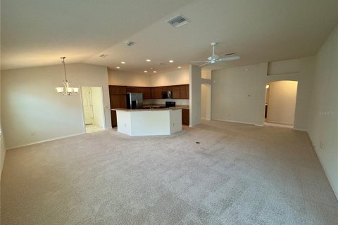 House in The Villages, Florida 3 bedrooms, 153.85 sq.m. № 1916914 - photo 4
