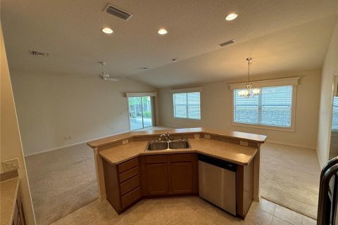 House in The Villages, Florida 3 bedrooms, 153.85 sq.m. № 1916914 - photo 6