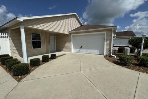 House in The Villages, Florida 3 bedrooms, 153.85 sq.m. № 1916914 - photo 1