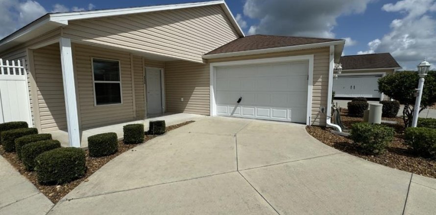 House in The Villages, Florida 3 bedrooms, 153.85 sq.m. № 1916914