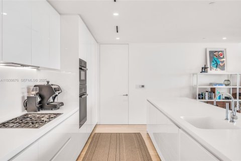 Condominio en venta en Surfside, Florida, 2 dormitorios, 231.14 m2 № 1989687 - foto 6