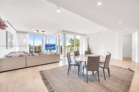 Condominio en venta en Surfside, Florida, 2 dormitorios, 231.14 m2 № 1989687 - foto 4