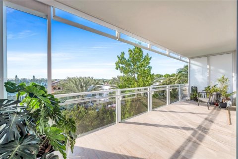 Condominio en venta en Surfside, Florida, 2 dormitorios, 231.14 m2 № 1989687 - foto 7