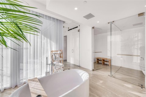 Condominio en venta en Surfside, Florida, 2 dormitorios, 231.14 m2 № 1989687 - foto 14