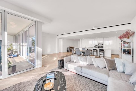 Condominio en venta en Surfside, Florida, 2 dormitorios, 231.14 m2 № 1989687 - foto 2