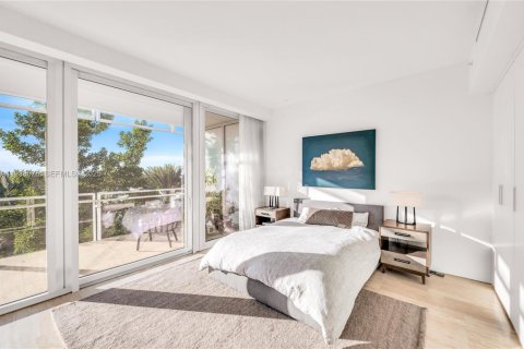 Condominio en venta en Surfside, Florida, 2 dormitorios, 231.14 m2 № 1989687 - foto 17