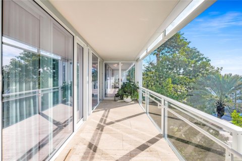 Condominio en venta en Surfside, Florida, 2 dormitorios, 231.14 m2 № 1989687 - foto 8