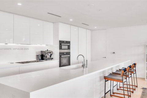 Condominio en venta en Surfside, Florida, 2 dormitorios, 231.14 m2 № 1989687 - foto 5