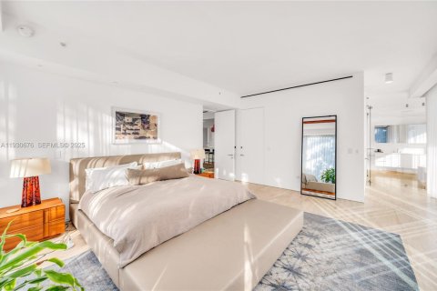 Condominio en venta en Surfside, Florida, 2 dormitorios, 231.14 m2 № 1989687 - foto 9