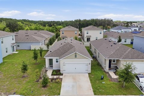 House in Davenport, Florida 3 bedrooms, 140.84 sq.m. № 2325214
