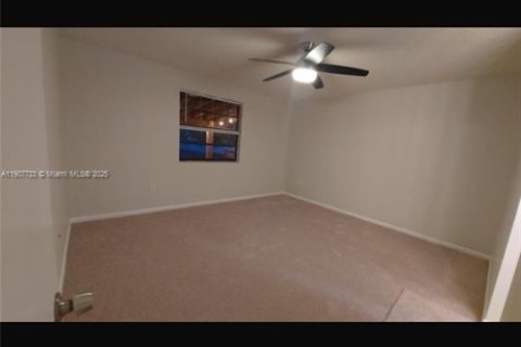 Villa ou maison à louer à Hialeah, Floride: 4 chambres, 175.03 m2 № 1963964 - photo 7