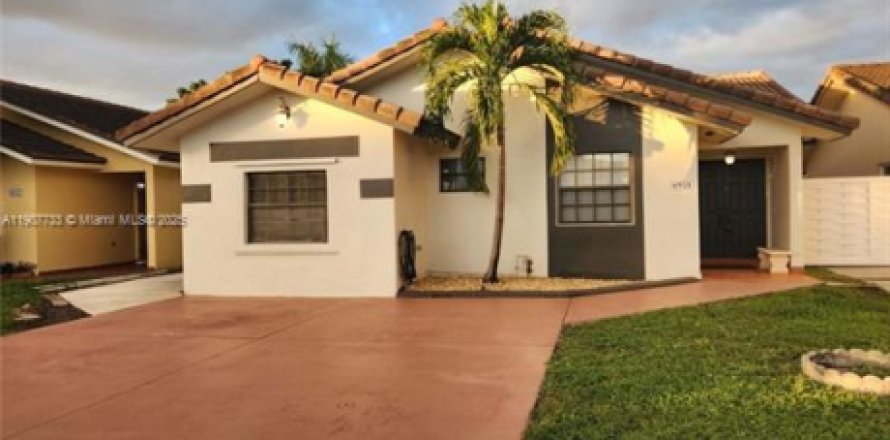 Villa ou maison à Hialeah, Floride 4 chambres, 175.03 m2 № 1963964